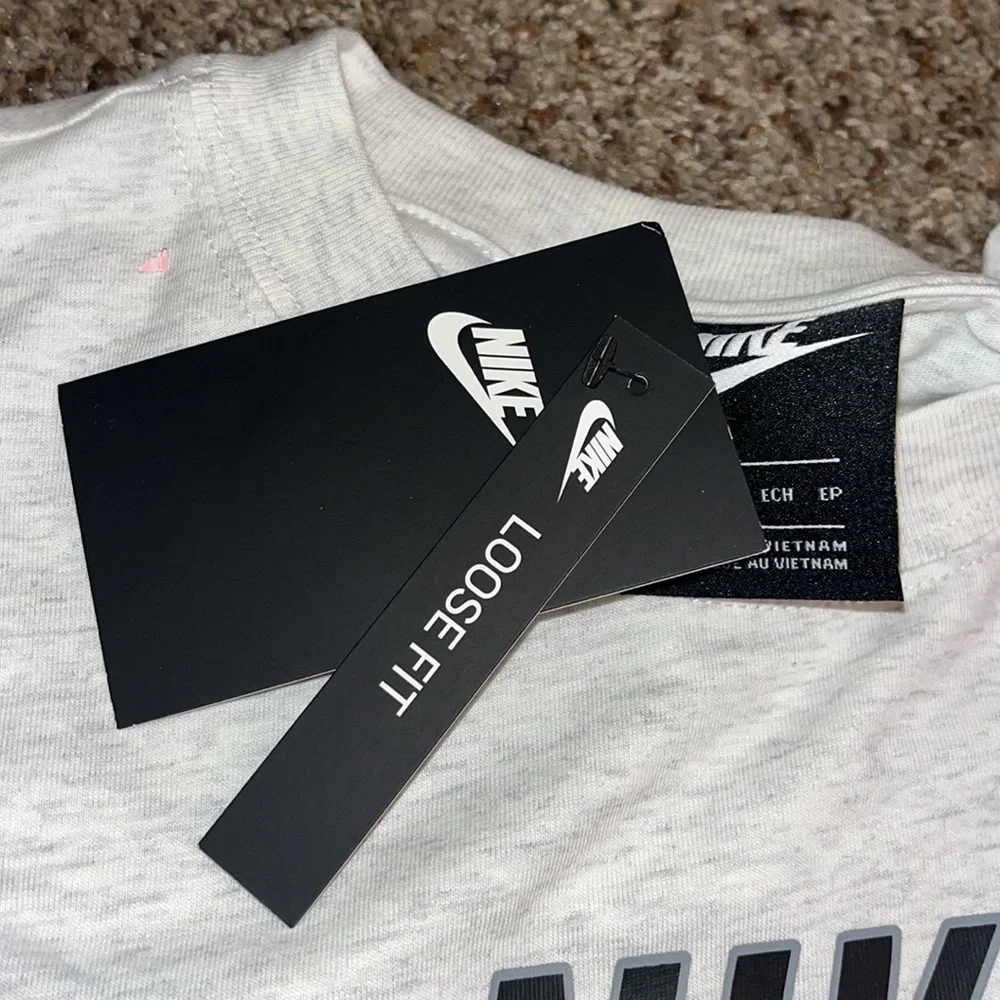 NWT Nike tee - Picture 3 of 4